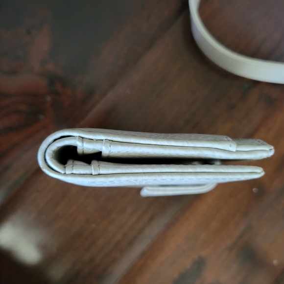 Matt and Nat Fleury vegan leather bag and matching bifold wallet - Picture 3 of 13